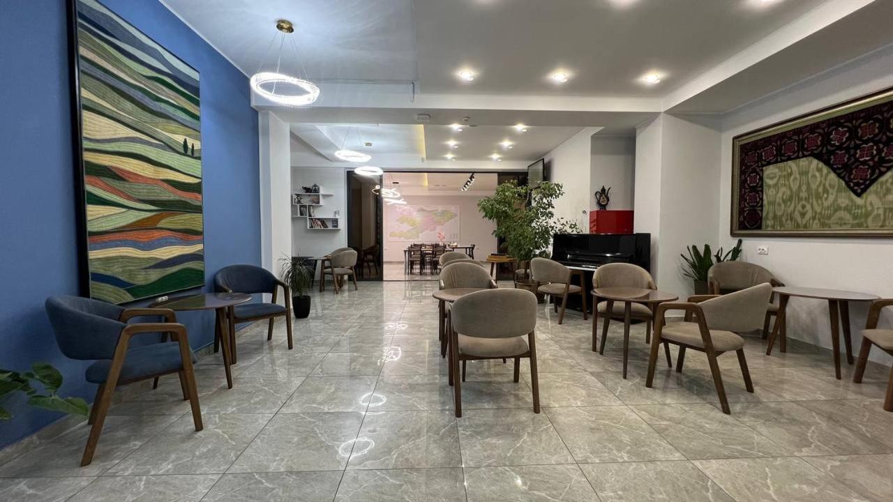 Compass Hostel Biskek Kültér fotó