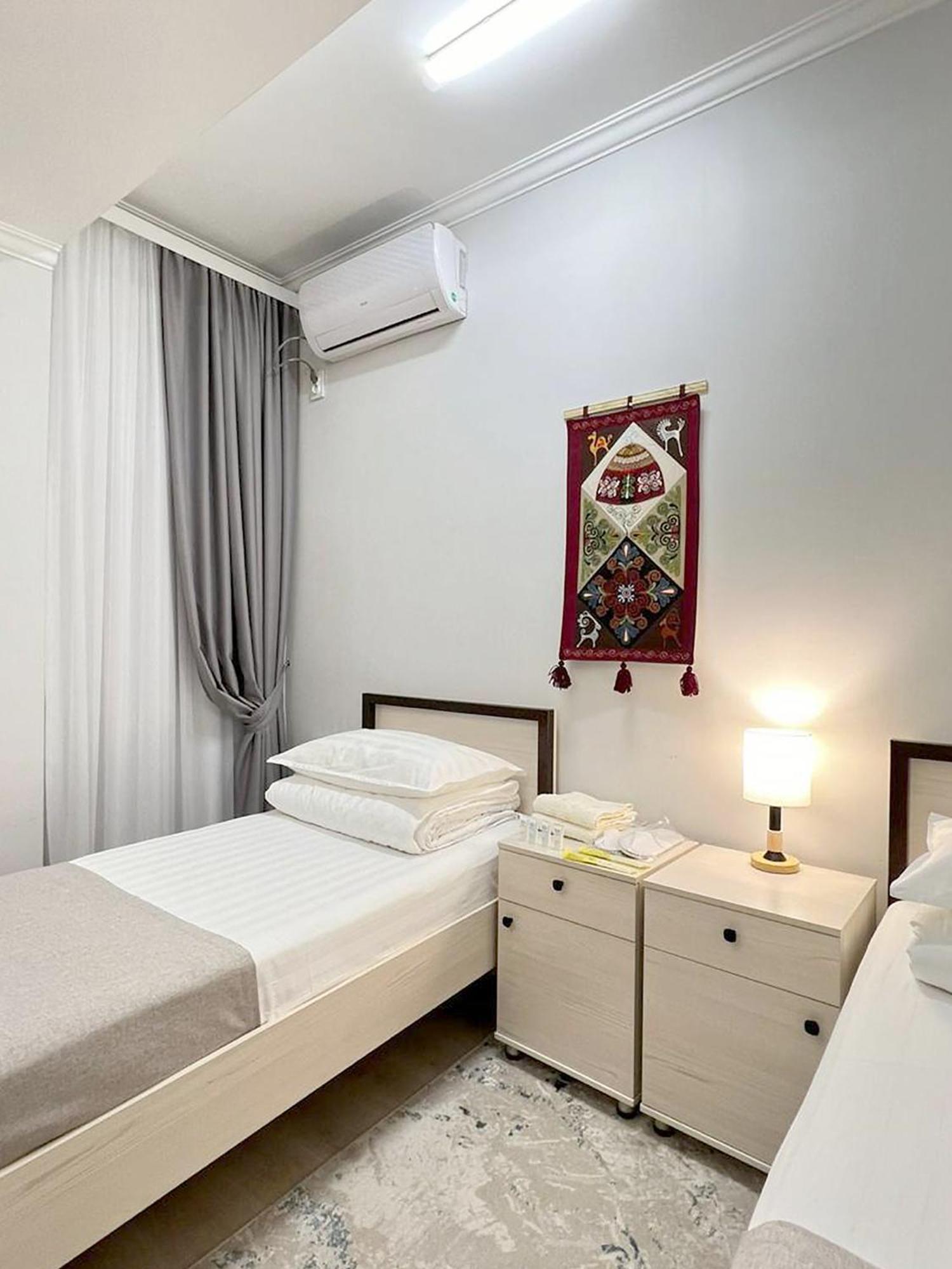 Compass Hostel Biskek Kültér fotó