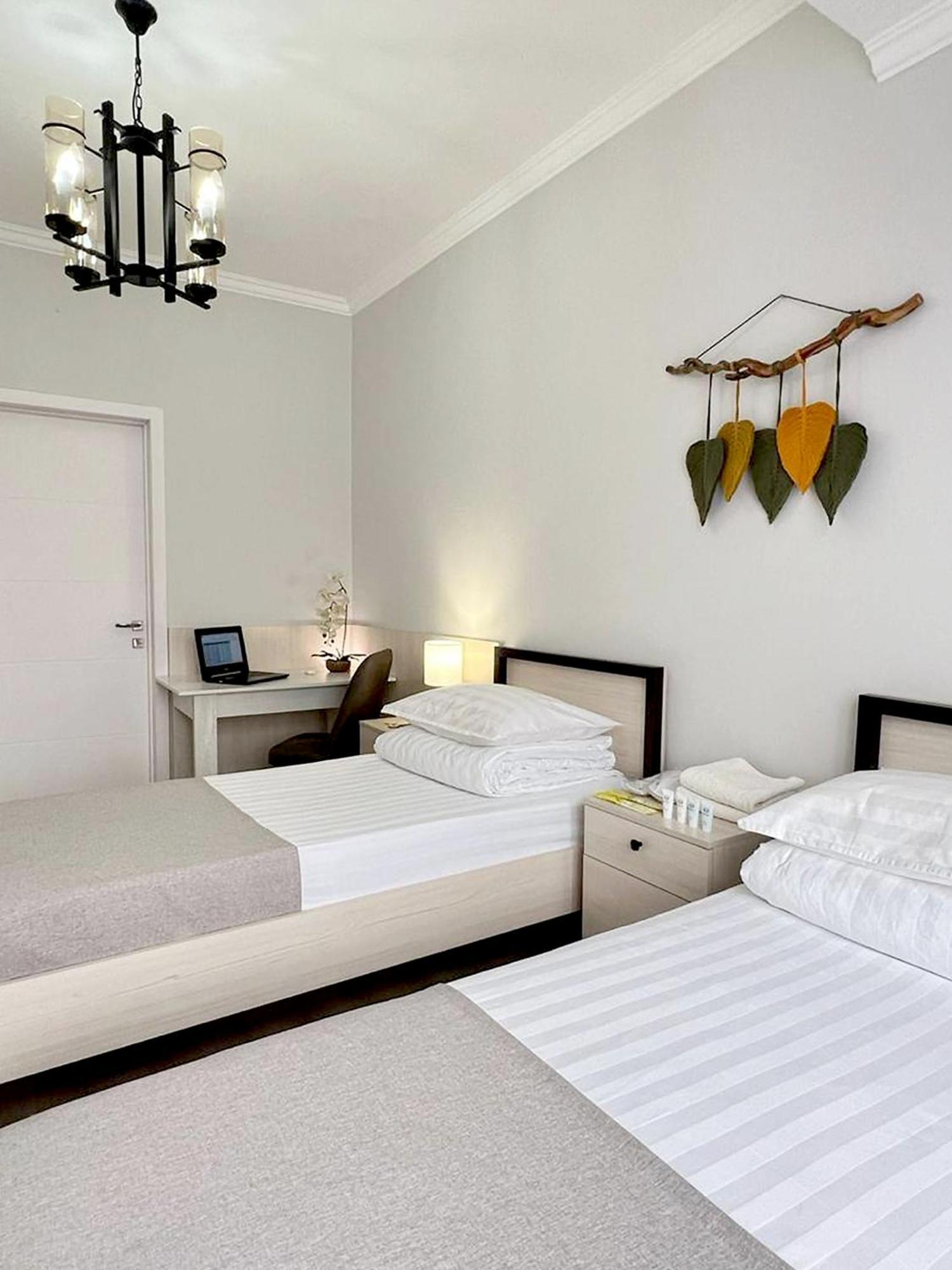 Compass Hostel Biskek Kültér fotó