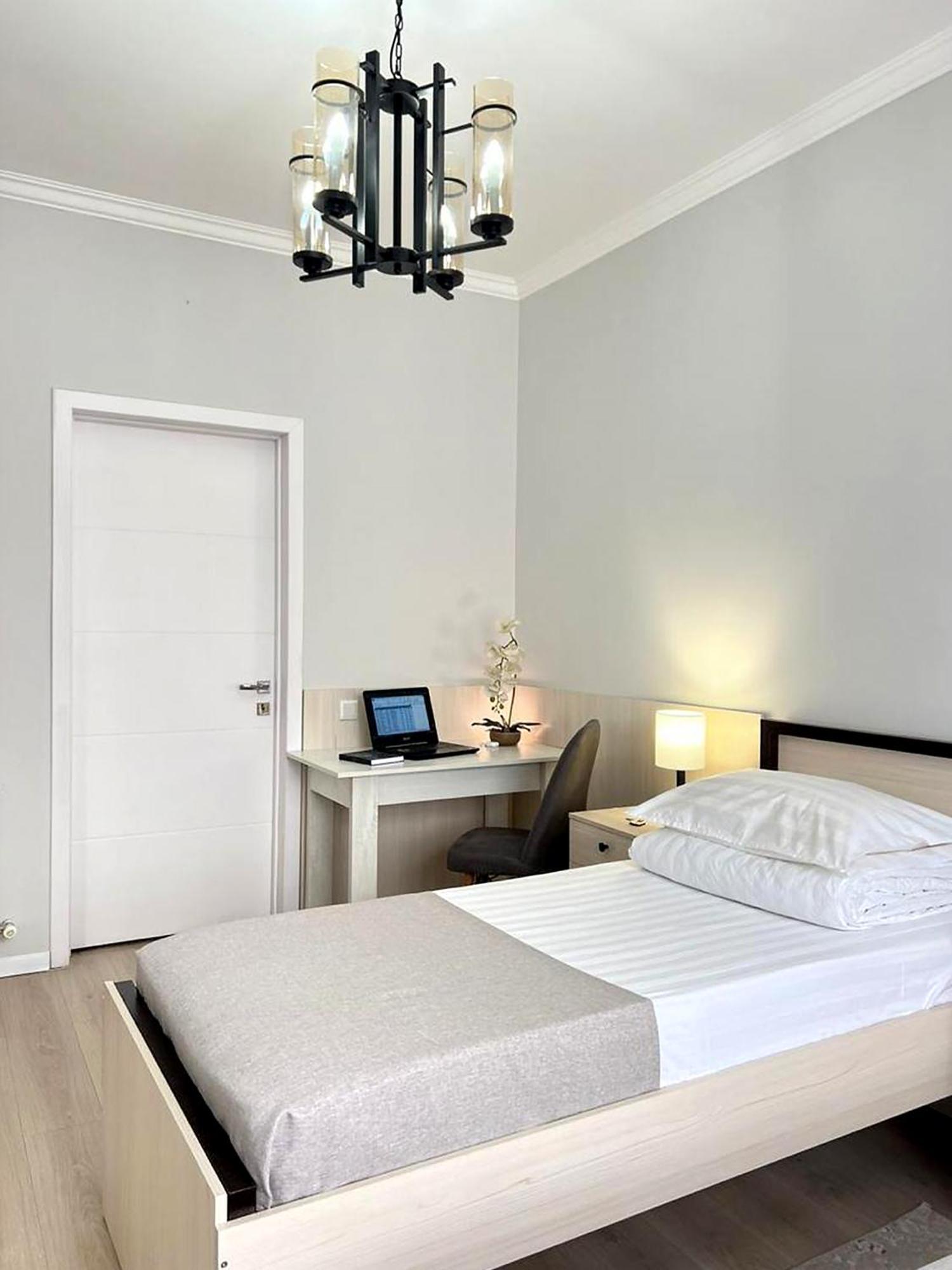 Compass Hostel Biskek Kültér fotó