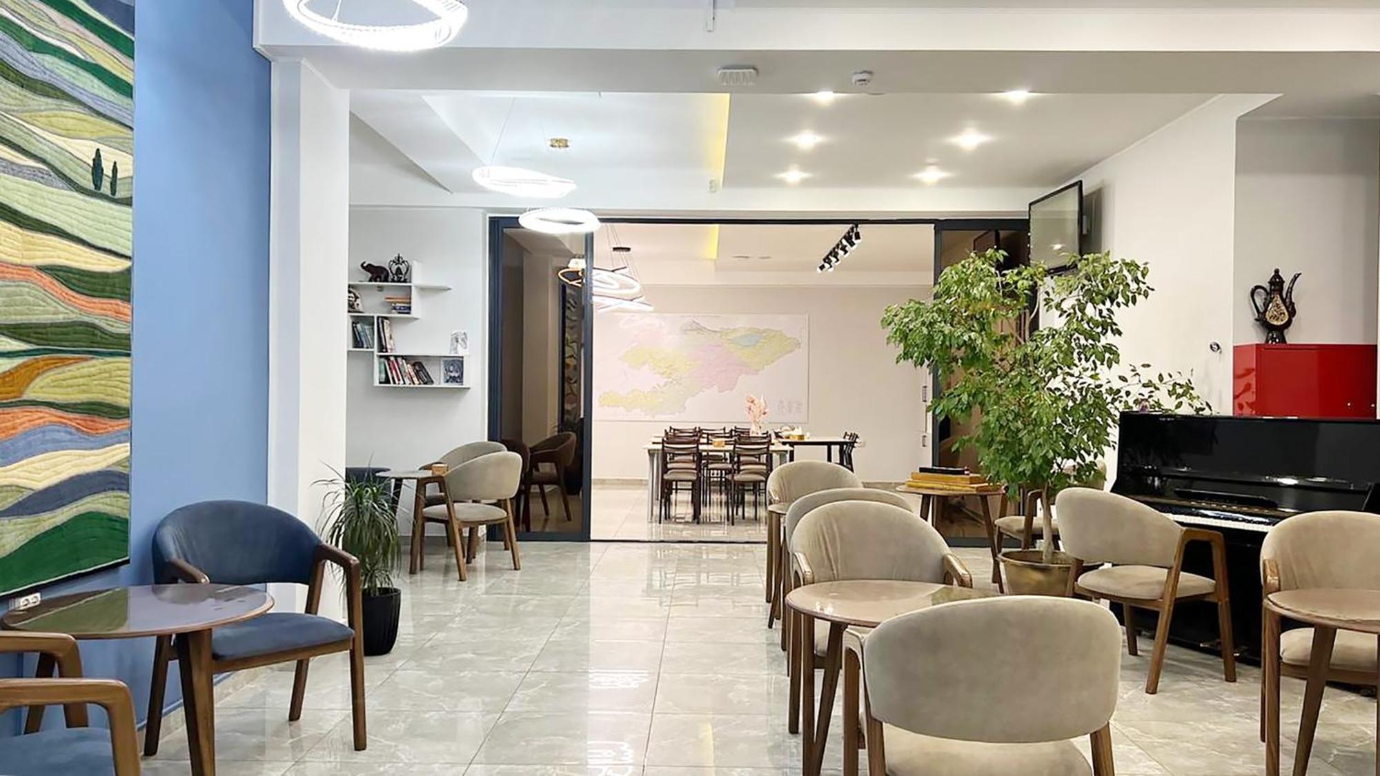 Compass Hostel Biskek Kültér fotó