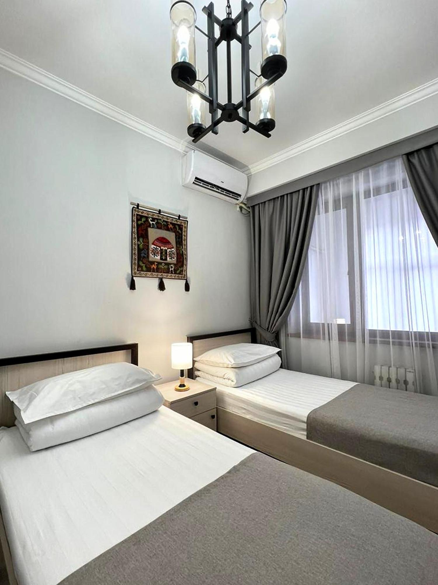 Compass Hostel Biskek Kültér fotó