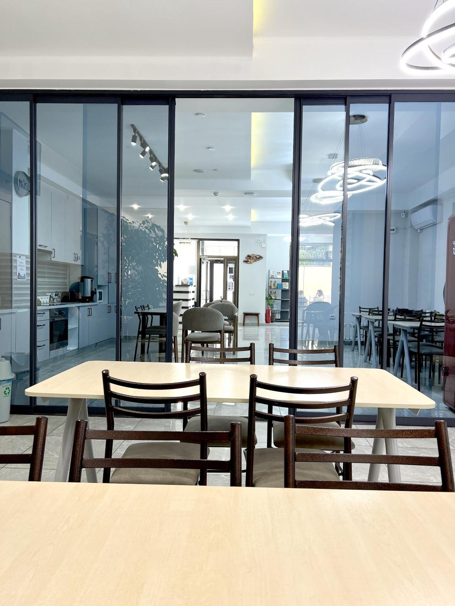 Compass Hostel Biskek Kültér fotó
