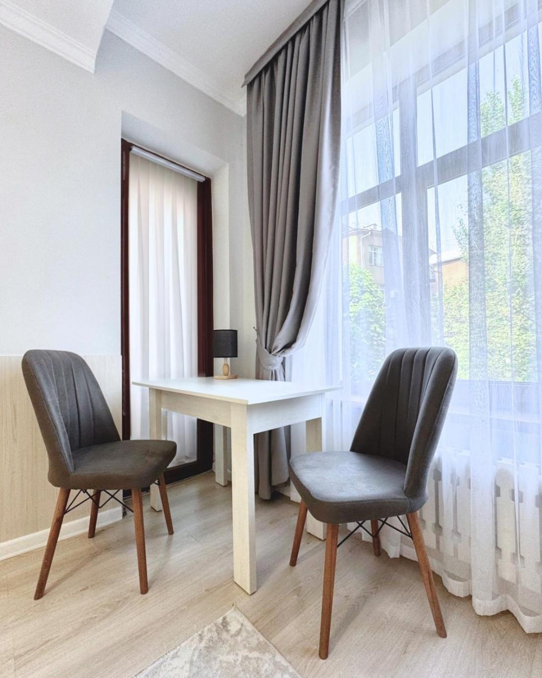 Compass Hostel Biskek Kültér fotó