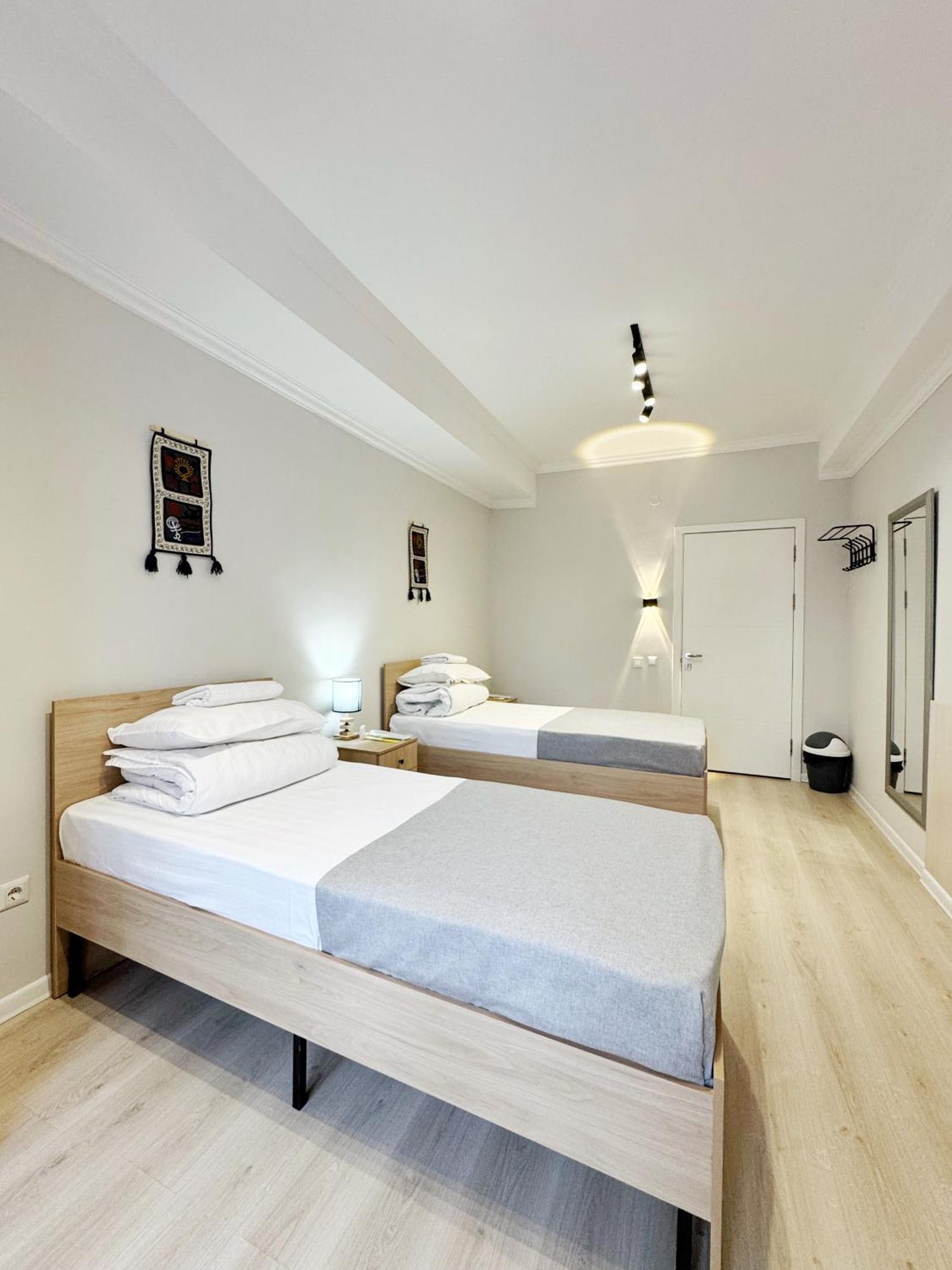Compass Hostel Biskek Kültér fotó