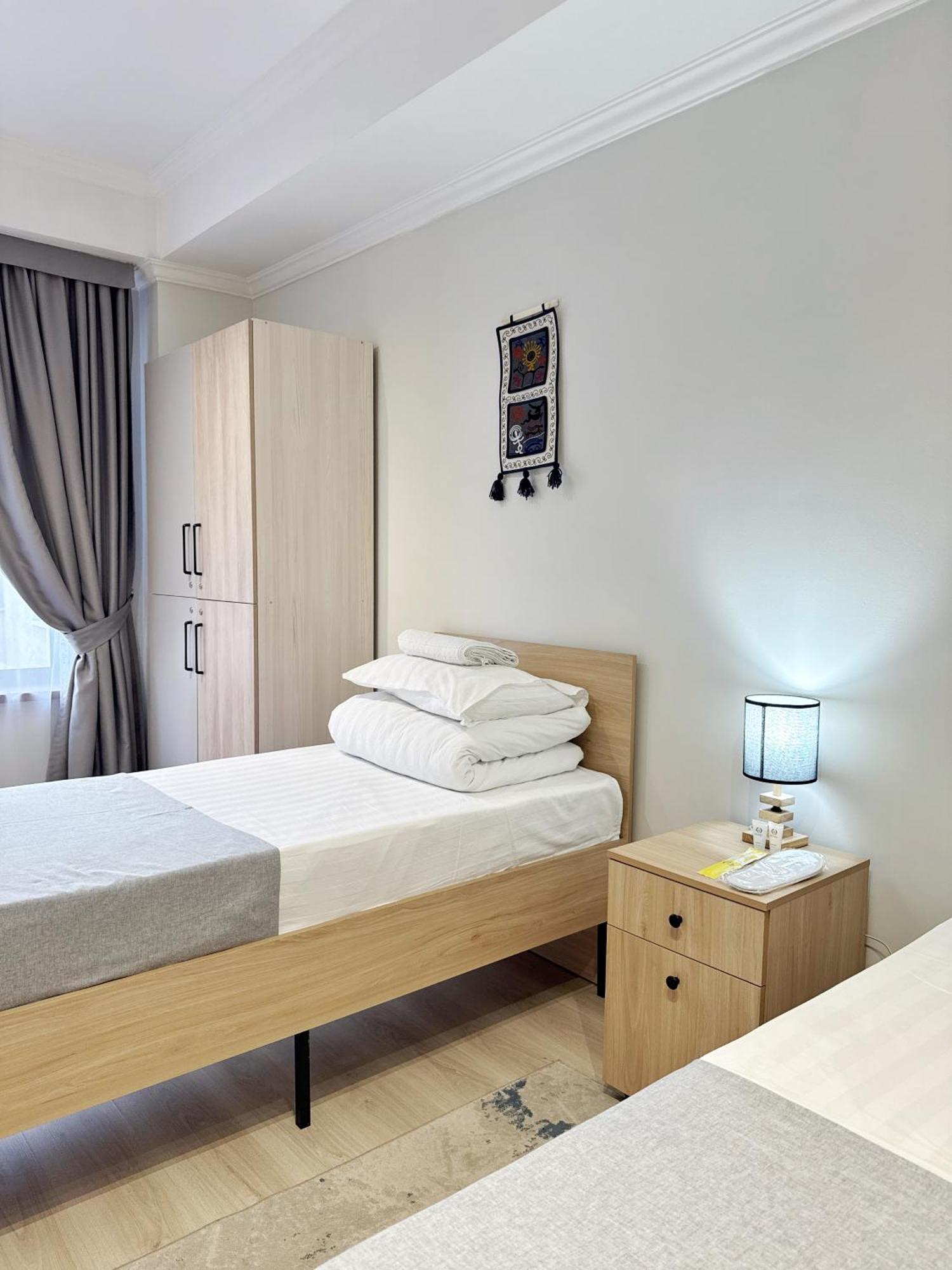 Compass Hostel Biskek Kültér fotó