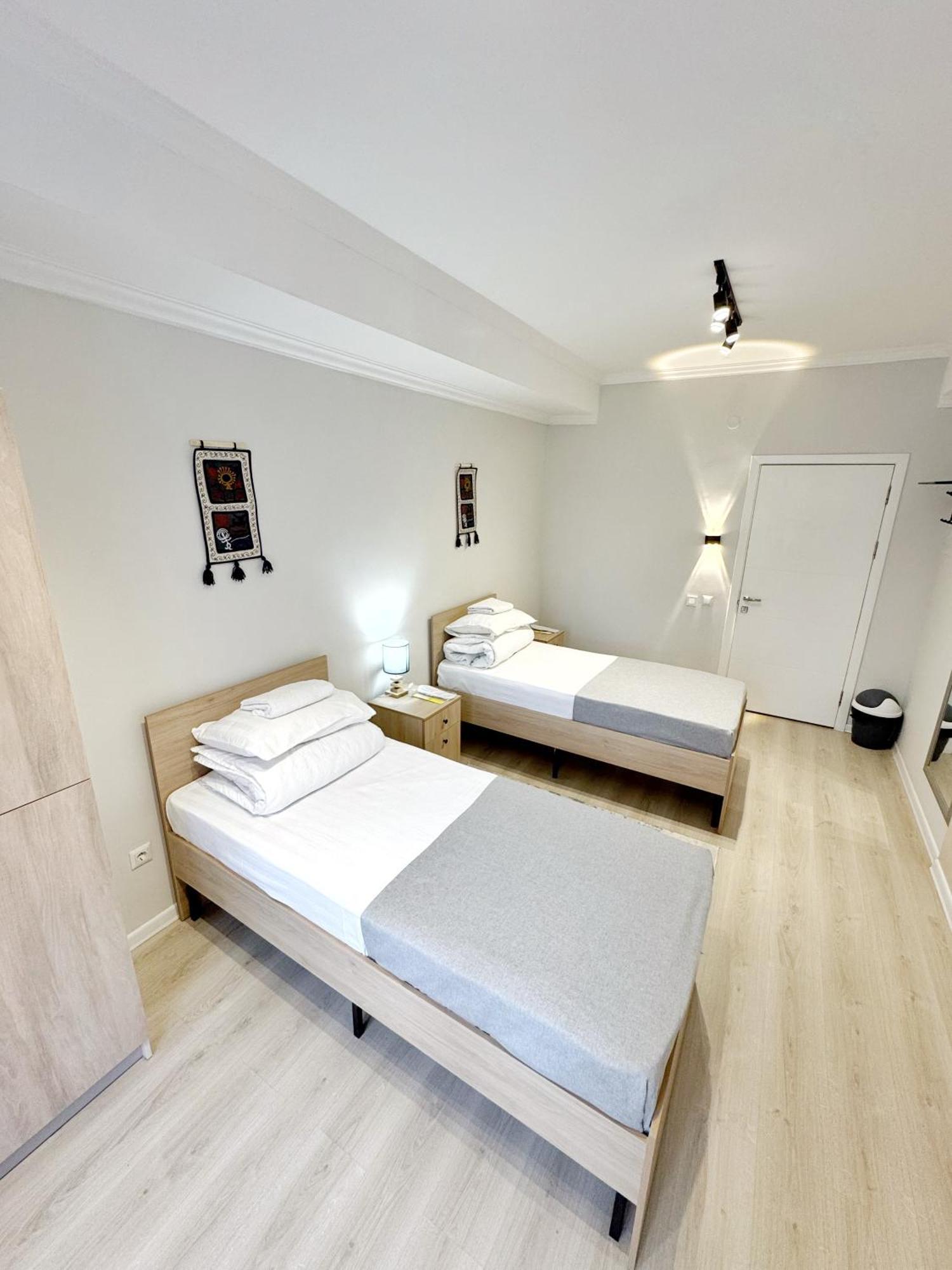 Compass Hostel Biskek Kültér fotó