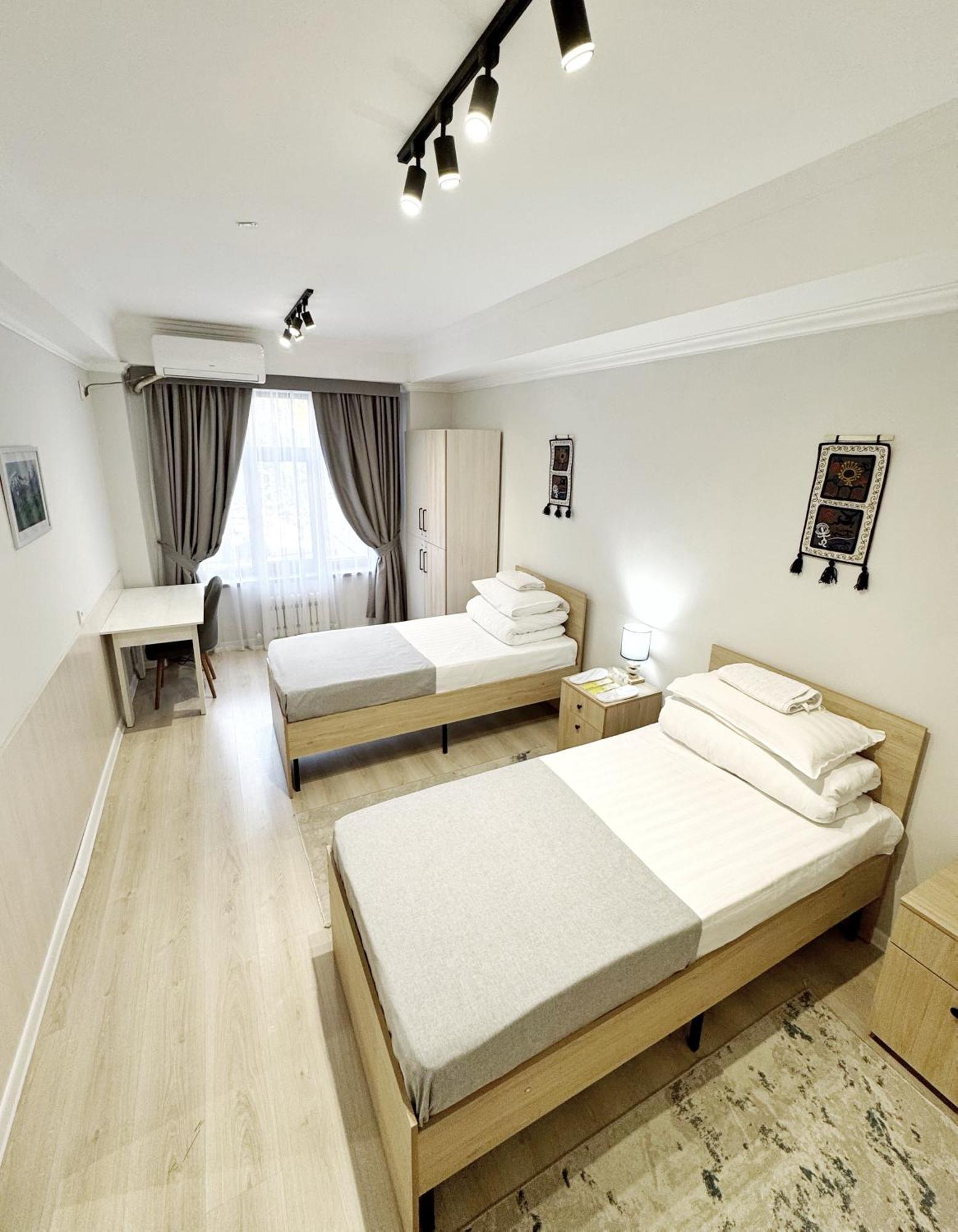 Compass Hostel Biskek Kültér fotó